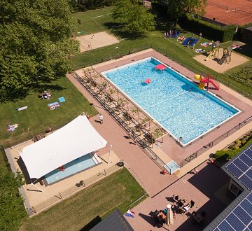 Baden im Schwimmbad Kessel